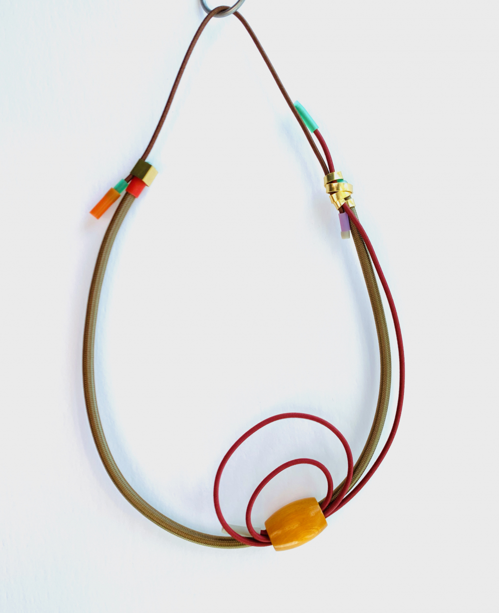 linear necklace, shock cord, neutral colour